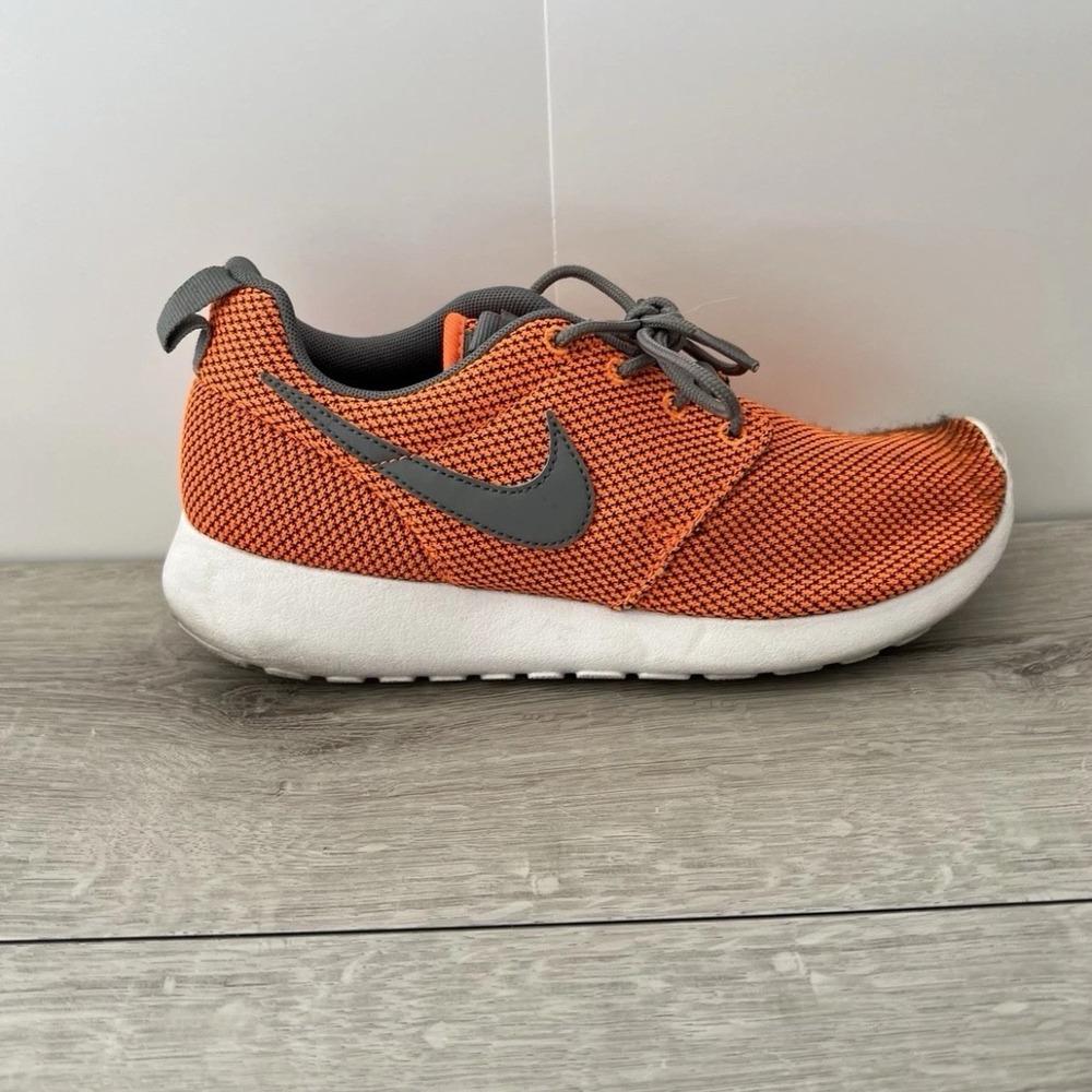 Nike Roshe Run GS Orange Gray Running Shoes Youth Size 5.5Y 599728-800